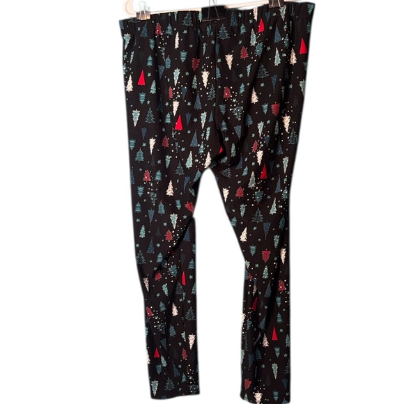 Festive Christmas Tree Patterned Women’s Leggings - Picture 2 of 8